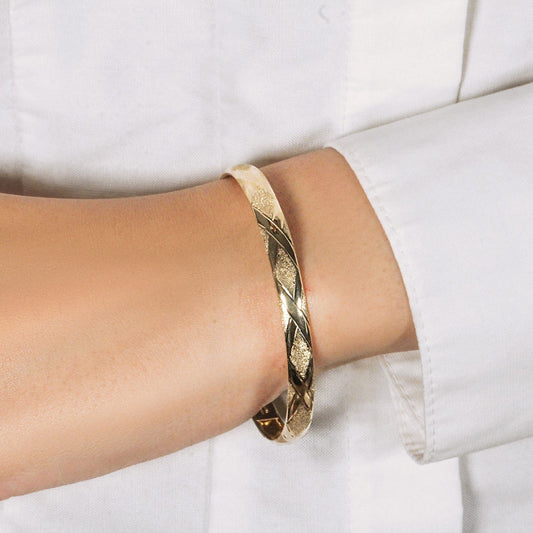 10k Yellow Gold Slender Diamond Pattern Textured Bangle (6.00 mm), Avera Group, view 2