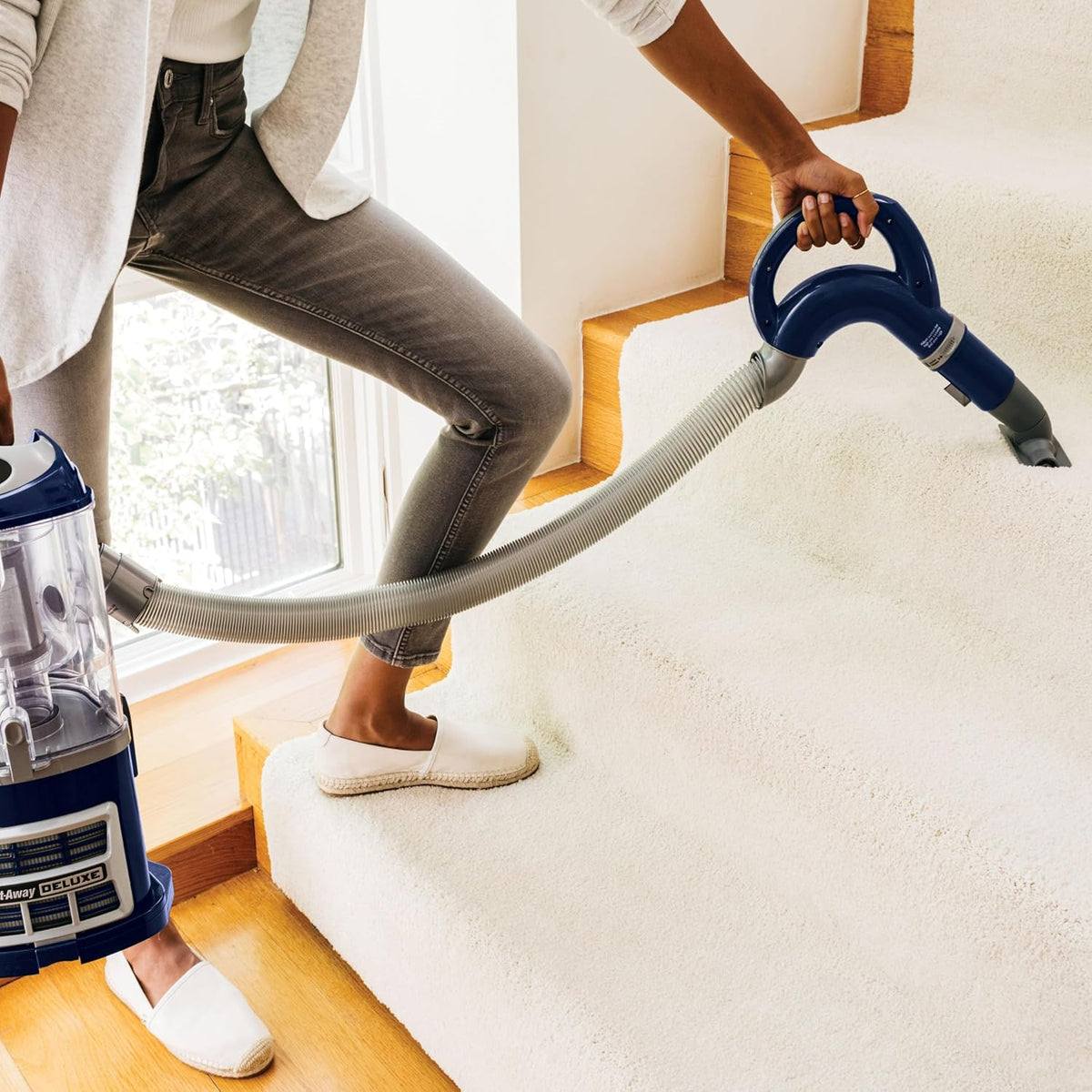 Shark NV360 Upright Vacuum Navigator Lift-Away Deluxe with Large Dust Capacity (Refurbished) by EasyOptionXY