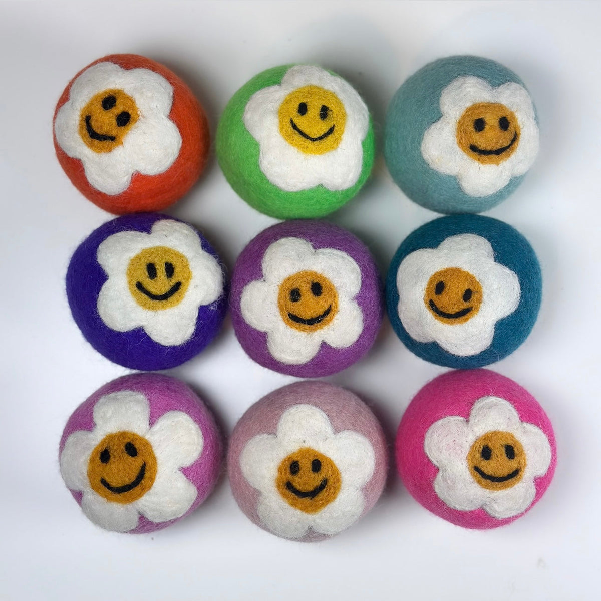 Wool dryer balls, Bright Pink Bloom – view 3