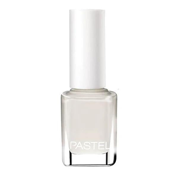 Pastel trendy nail polish