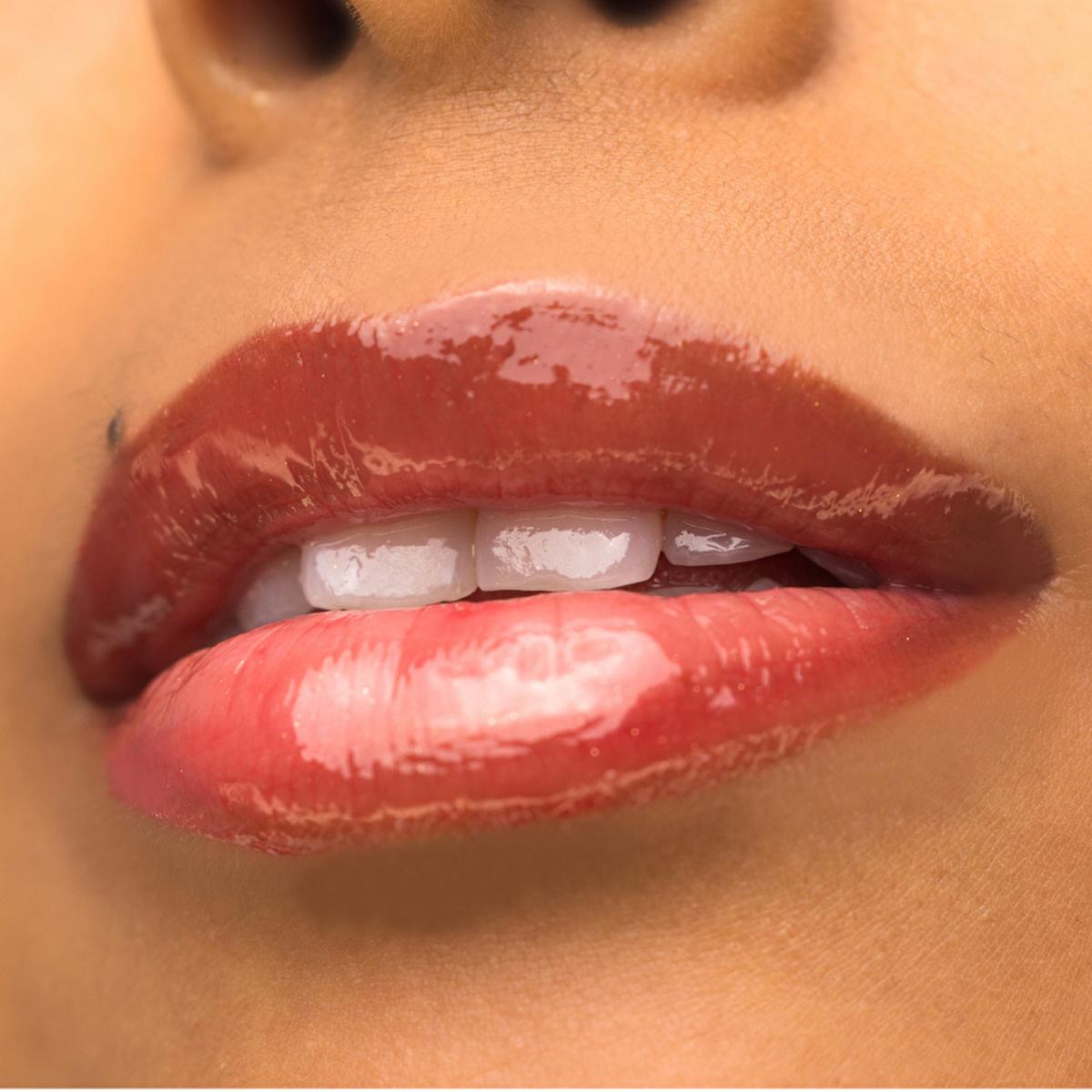theBalm Instant Plump Your Pucker: Natural Lip Plumper & Volumizer with Organic Jojoba & Avocado Oil for Fuller, Hydrated Lips by Beauty Care Bag