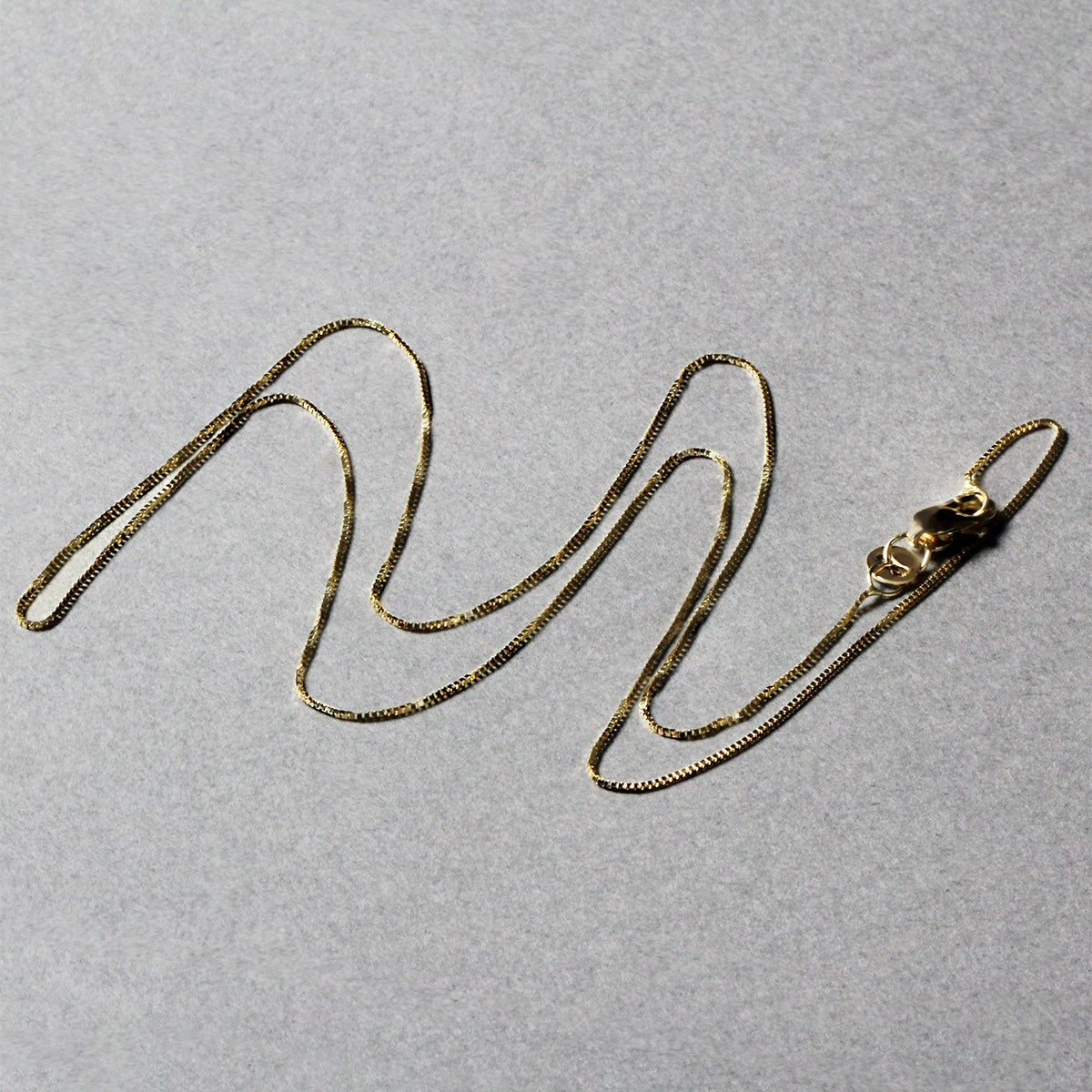 14k yellow gold classic box chain, 0.45mm, lobster clasp, Avera Group, view 5