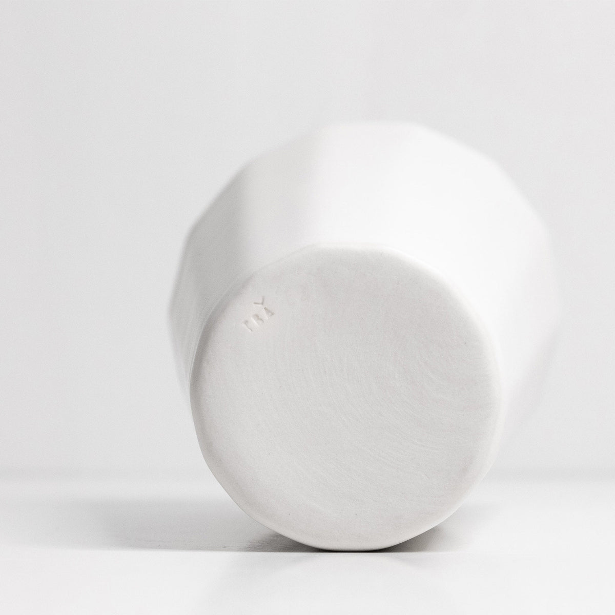 Porcelain pint cup – view 9