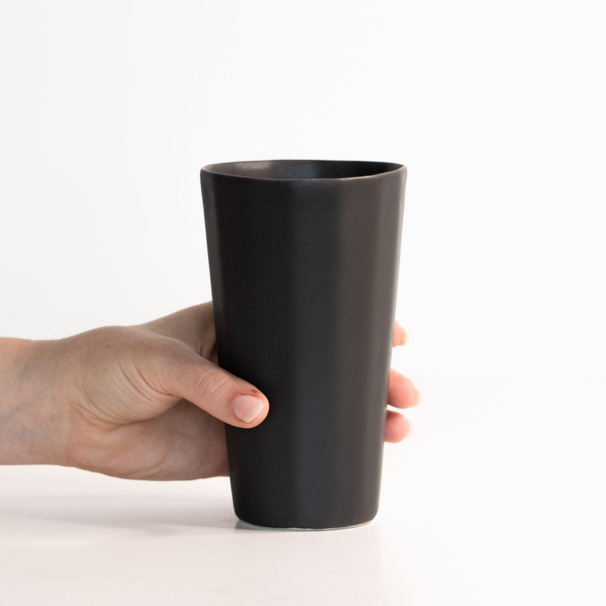 Porcelain pint cup – view 5