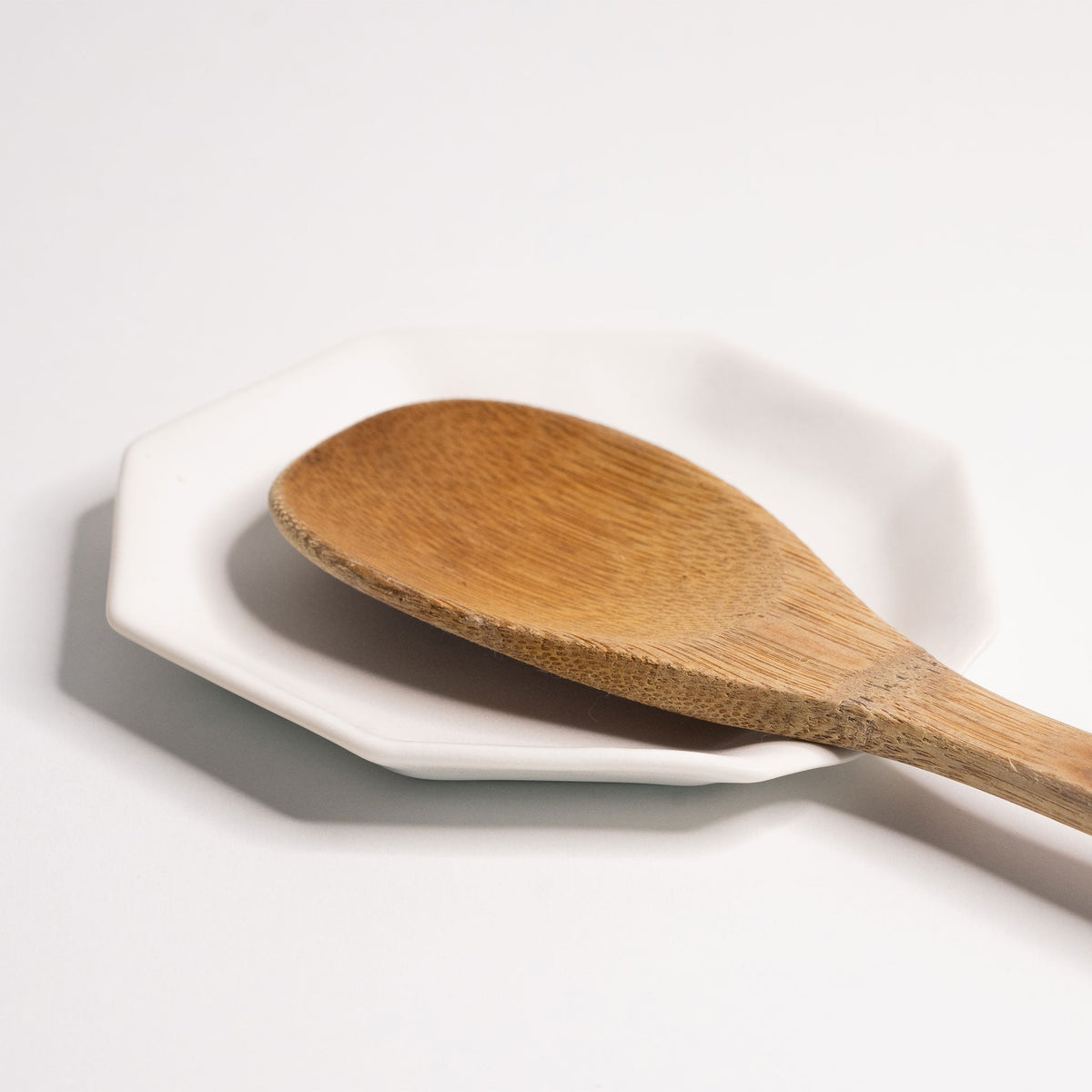 Porcelain spoon rest – view 2