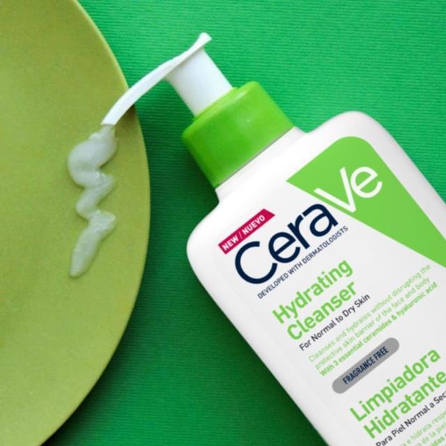 CeraVe Moisturizing Cleanser: Gentle Hydrating Face Wash with Hyaluronic Acid & Ceramides for Dry, Sensitive Skin - 236ml by Beauty Care Bag