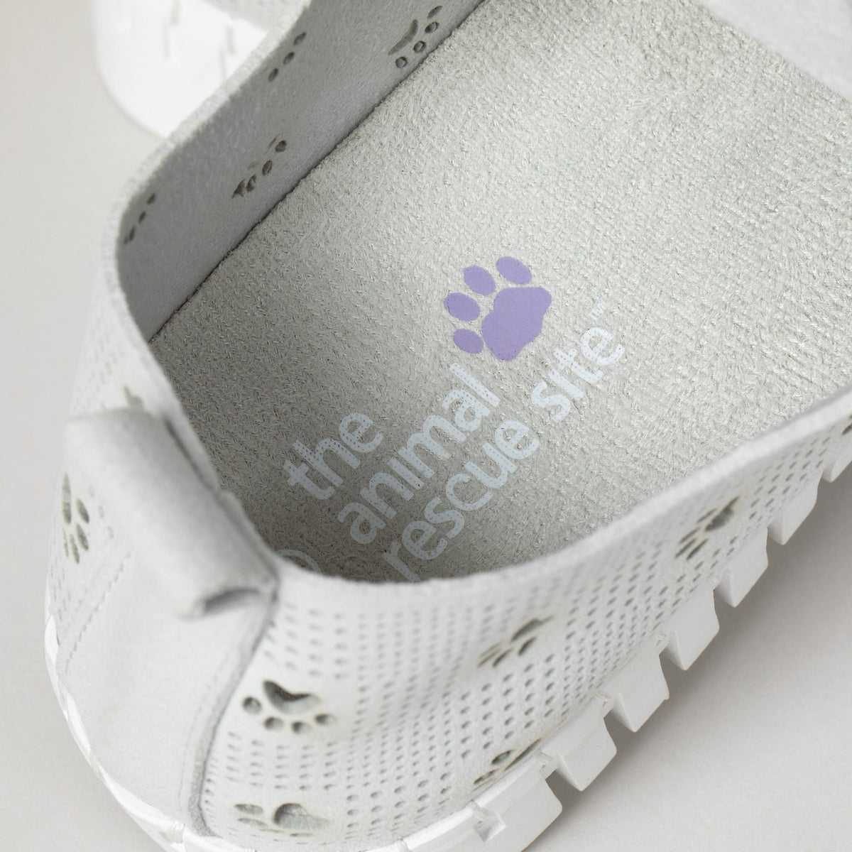 Cut-Out Paw Print Casual SneakersCasual Sneaker & Slip-onTorqelo.com
