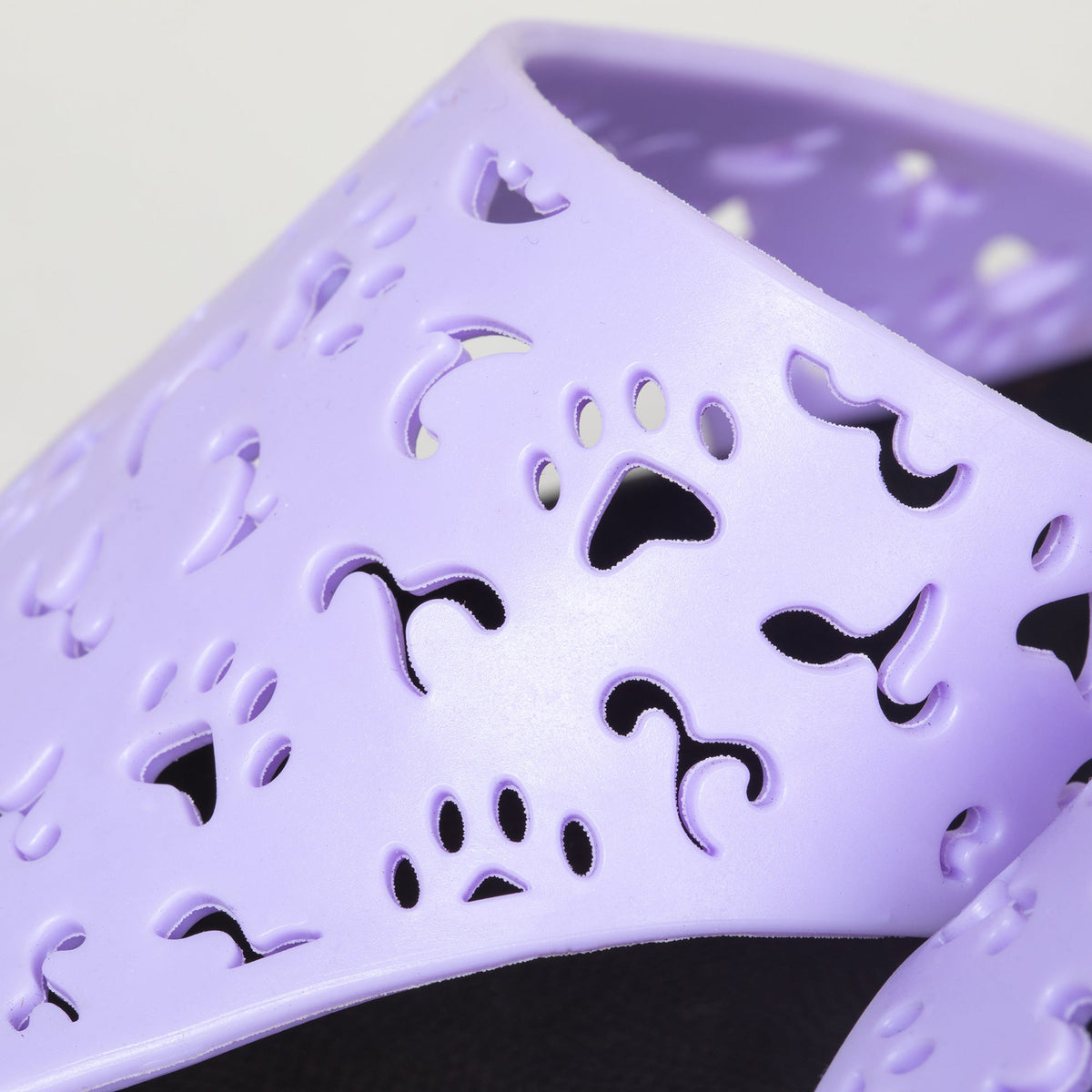 Cut-Out Paw Print Flip FlopsFlip-flopsTorqelo.com