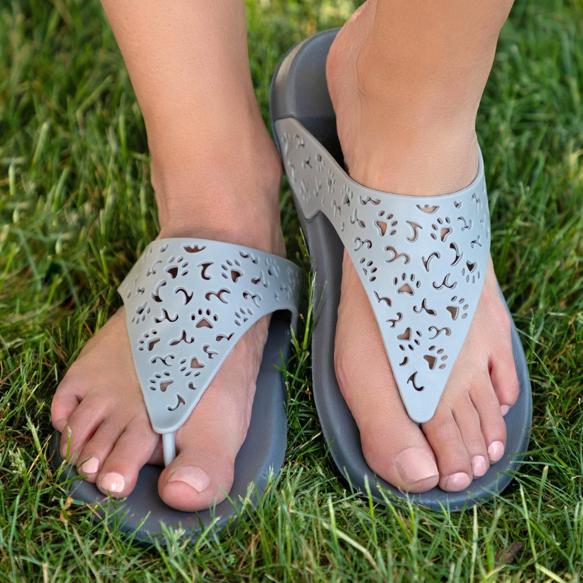 Cut-Out Paw Print Flip FlopsFlip-flopsTorqelo.com