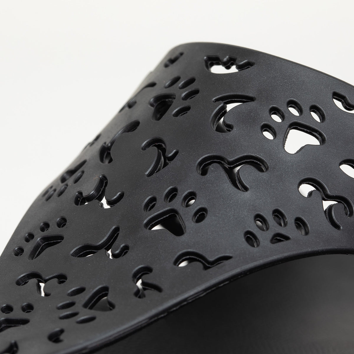 Cut-Out Paw Print Flip FlopsFlip-flopsTorqelo.com