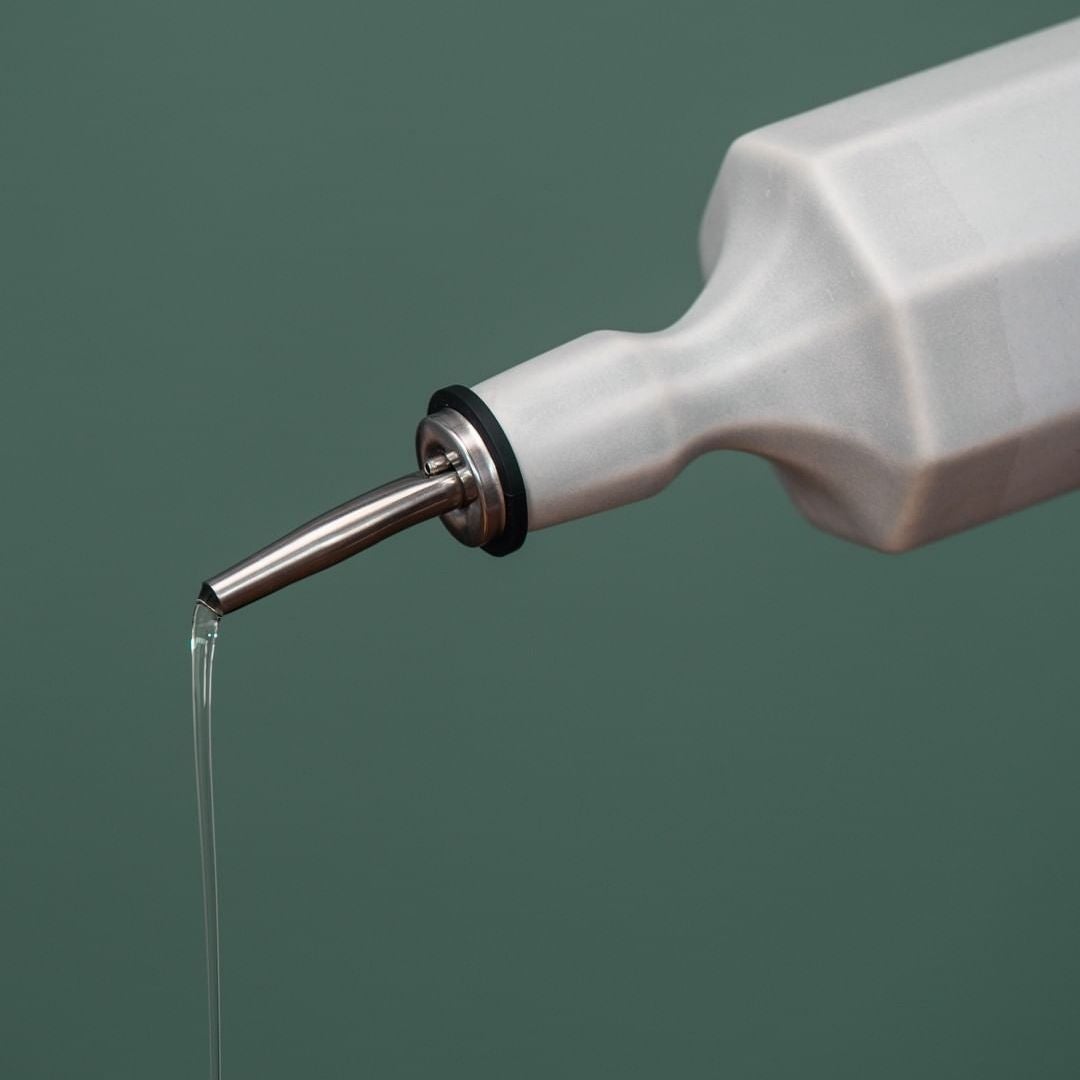 Porcelain olive oil dispenser – view 4