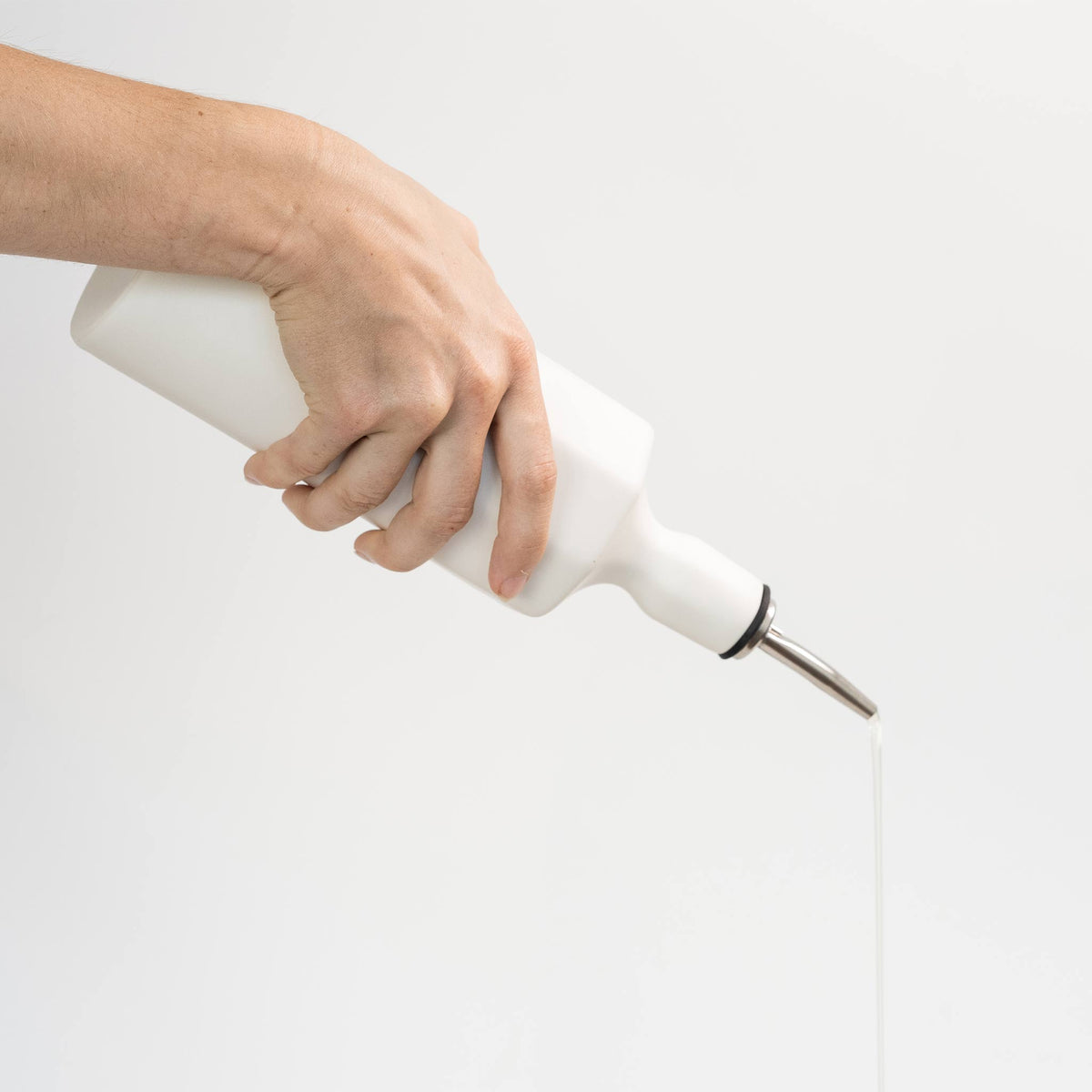 Porcelain olive oil dispenser – view 2