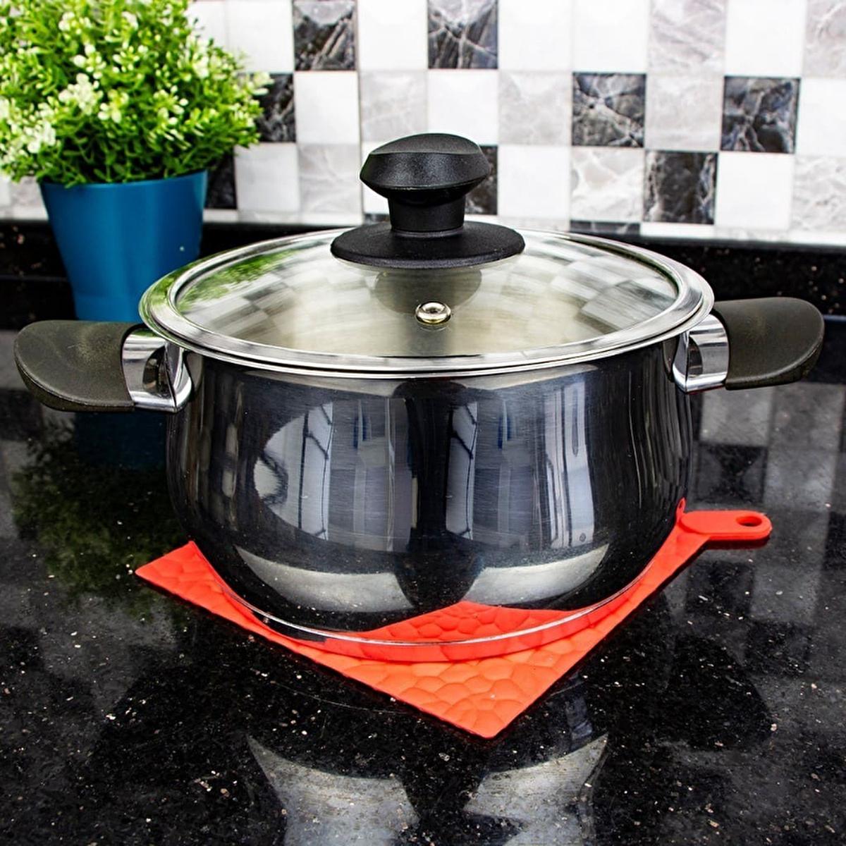 Decobella Silicone Trivet - Heat Resistant, Non-Slip, Compact Kitchen Accessory by Beauty Care Bag
