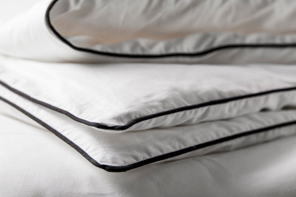 Heritage Silk-Filled Duvet Set by KAILU