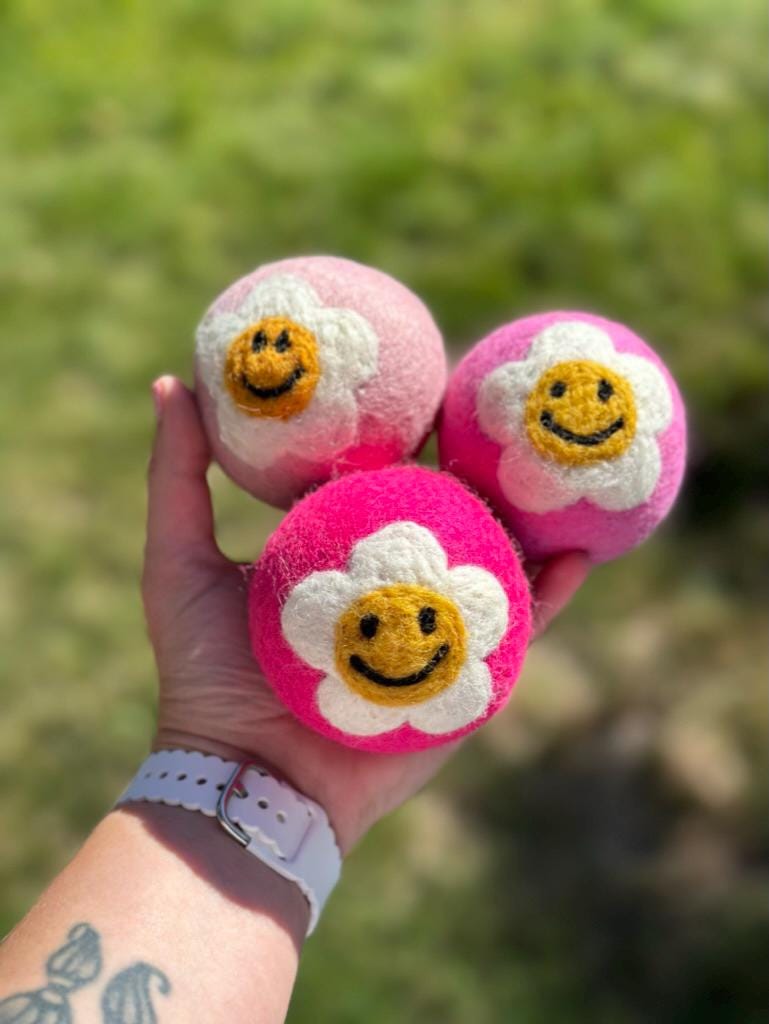 Wool dryer balls, Bright Pink Bloom – view 2