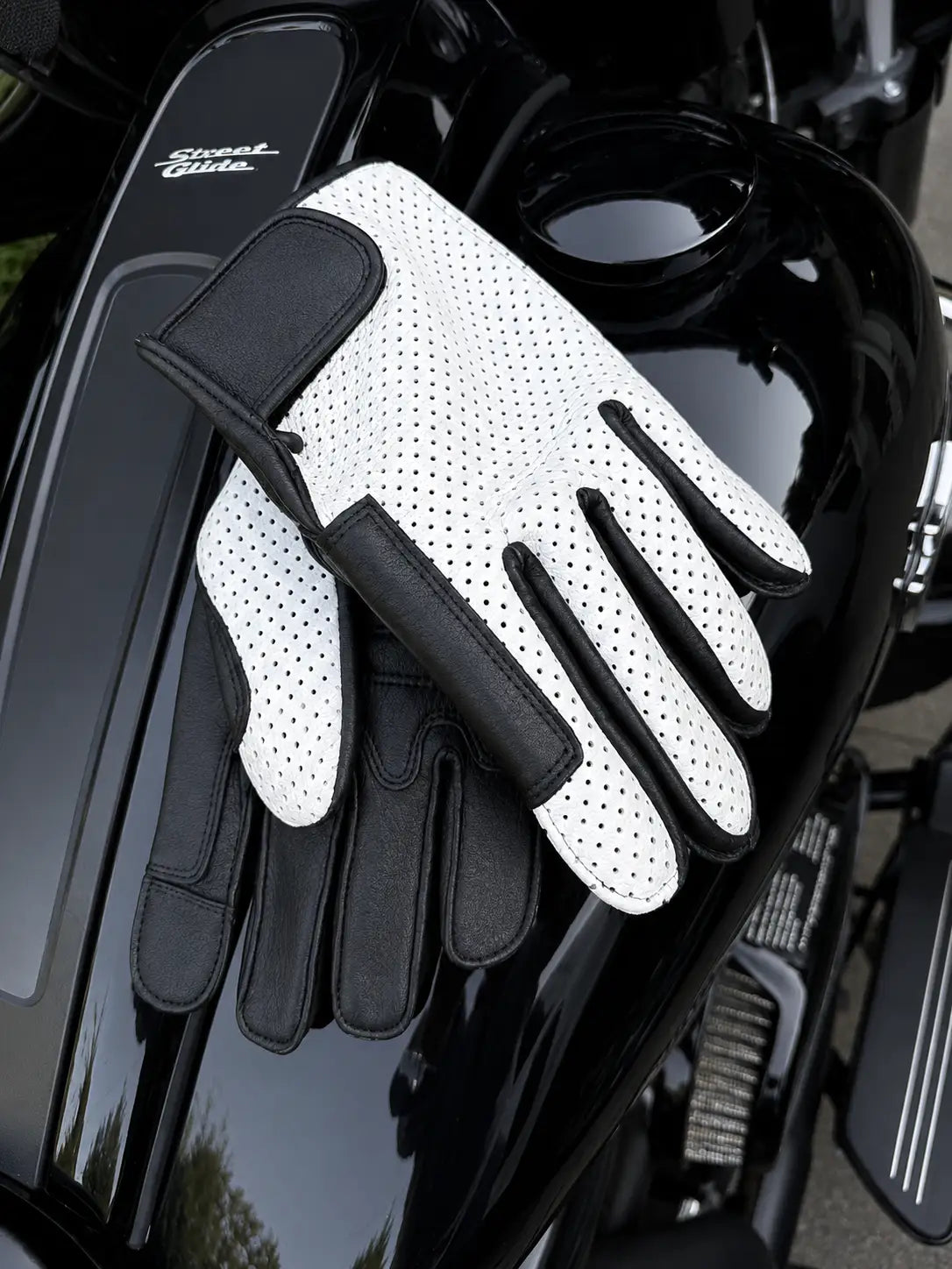 ILLEST DOZER White Outseam Gloves by Legendary USA