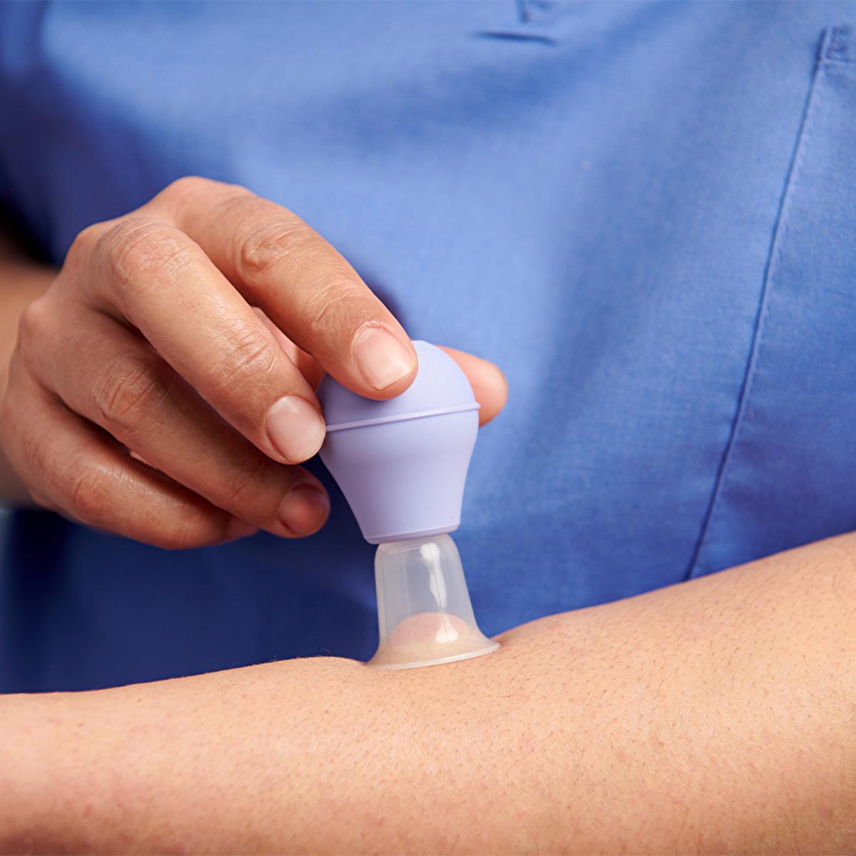 Lansinoh Latch Assist Breastfeeding Aid - BPA-Free Nipple Eversion Device for Flat/Inverted Nipples, Easy Single-Handed OperationBaby CareTorqelo.com