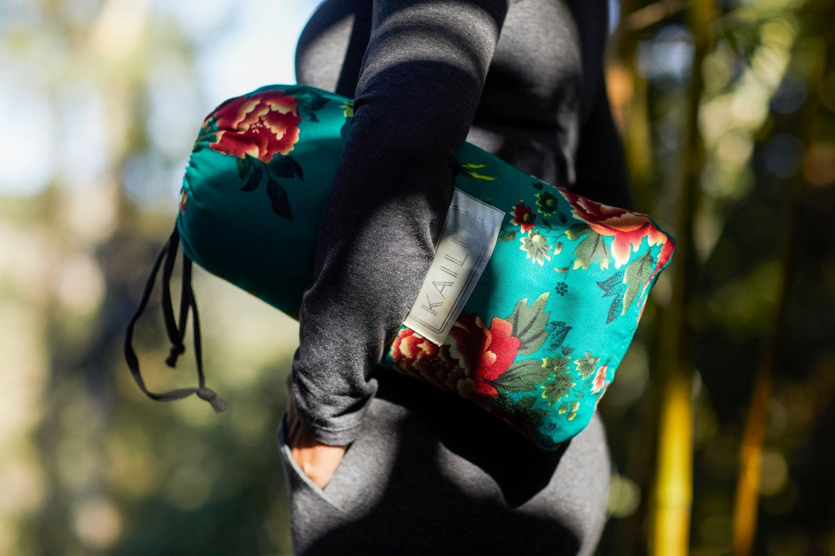 Open Road Portable Silk Throw Set by KAILU