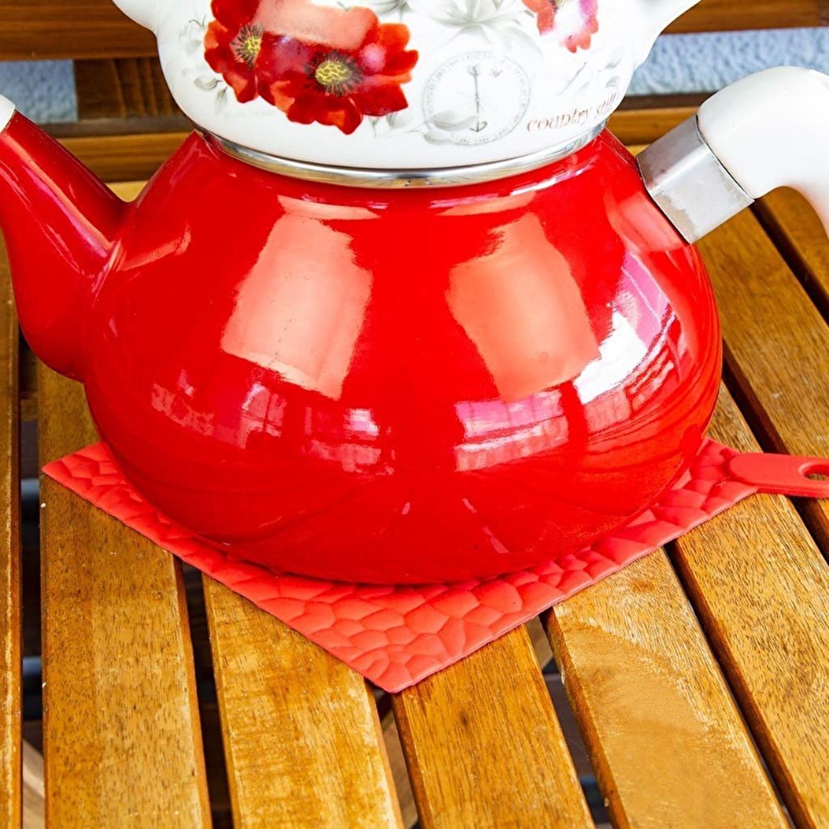 Decobella Silicone Trivet - Heat Resistant, Non-Slip, Compact Kitchen Accessory by Beauty Care Bag