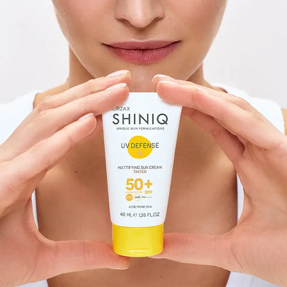 Shiniq Tinted Sunscreen SPF50+ for Blemish-Prone Skin 40 ml by Beauty Care Bag