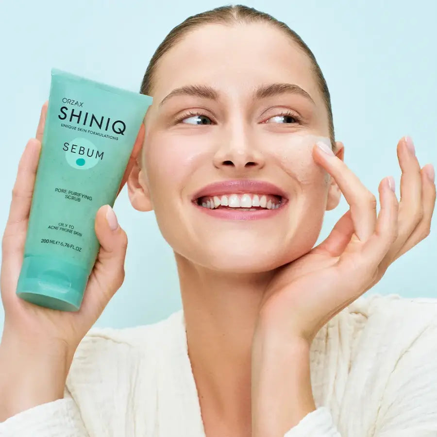 Shiniq Pore Purifying Peeling Scrub for Smooth Skin 200 ml by Beauty Care Bag