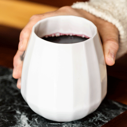 Porcelain wine glass – view 3