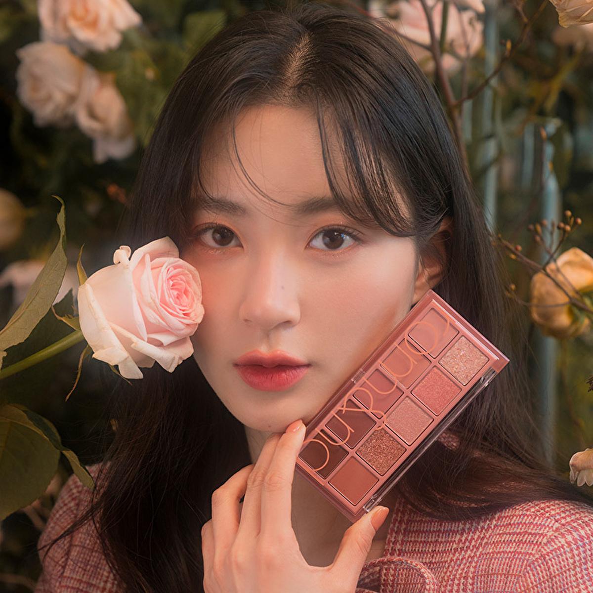 rom&nd Dreamy Lilac Garden Eyeshadow Palette: Create Stunning Eye Looks with Matte & Shimmer Shades, High Pigment Korean Eye Makeup by Beauty Care Bag